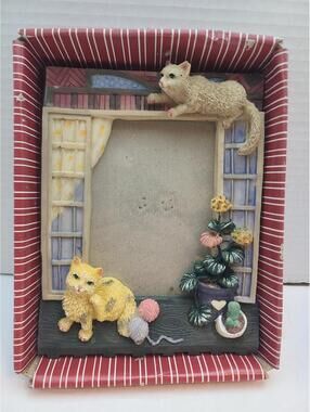 Vintage Polyresin Picture Frame Cats Yarn Window Flowers Small 5x7" Photo Frame